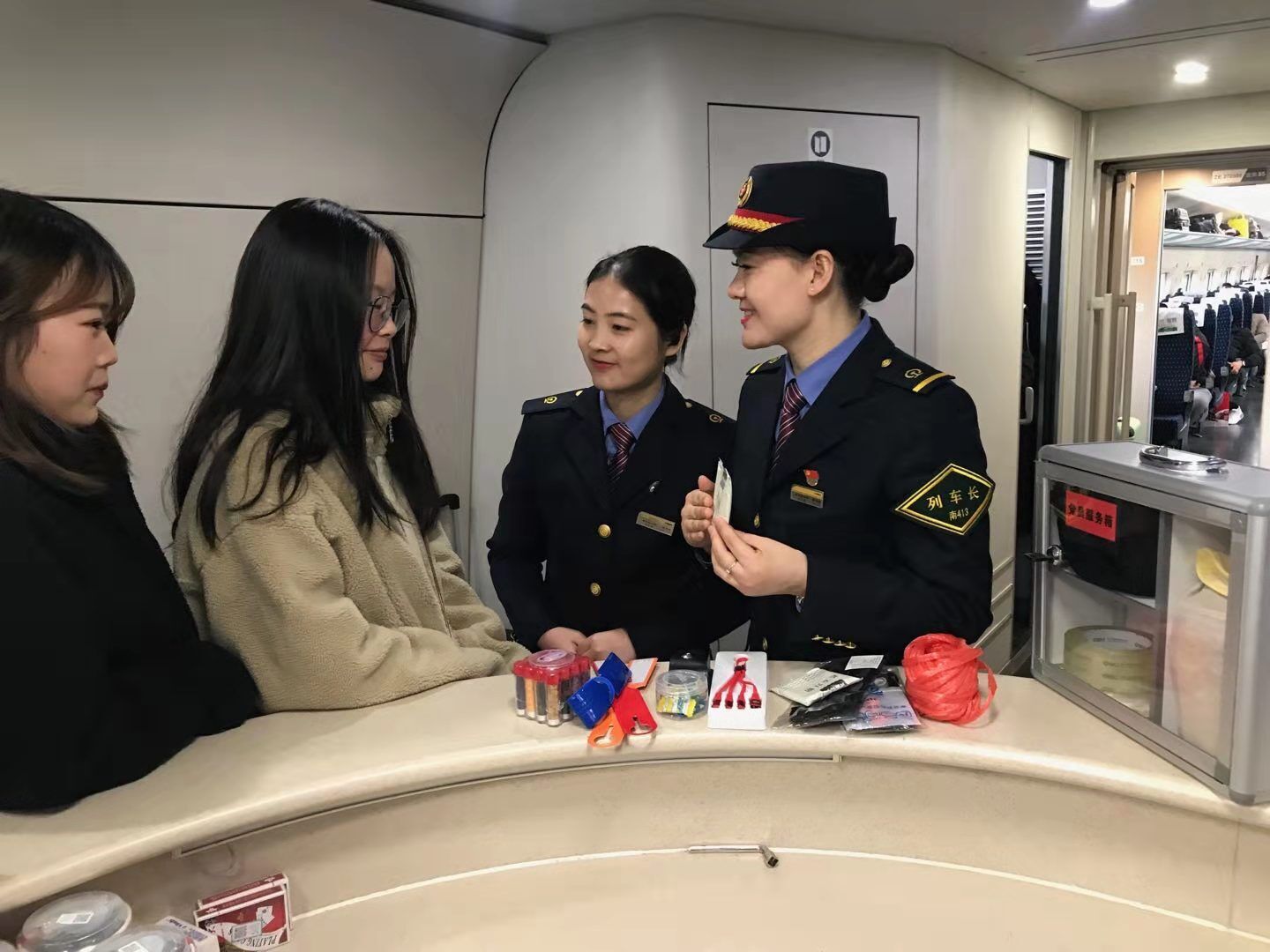 南昌客运段&ldquo;党员便民箱&rdquo;真情服务旅客