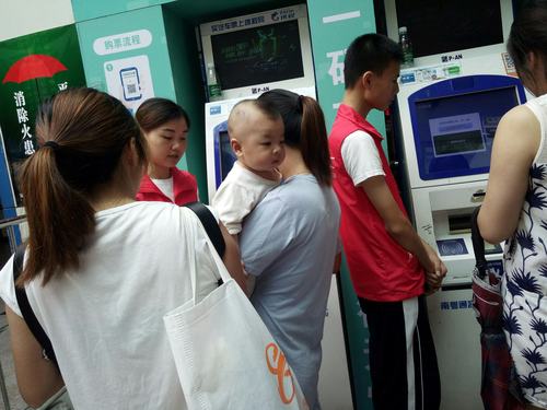 温暖归途——2019年6月1日客运服务组帮扶纪实